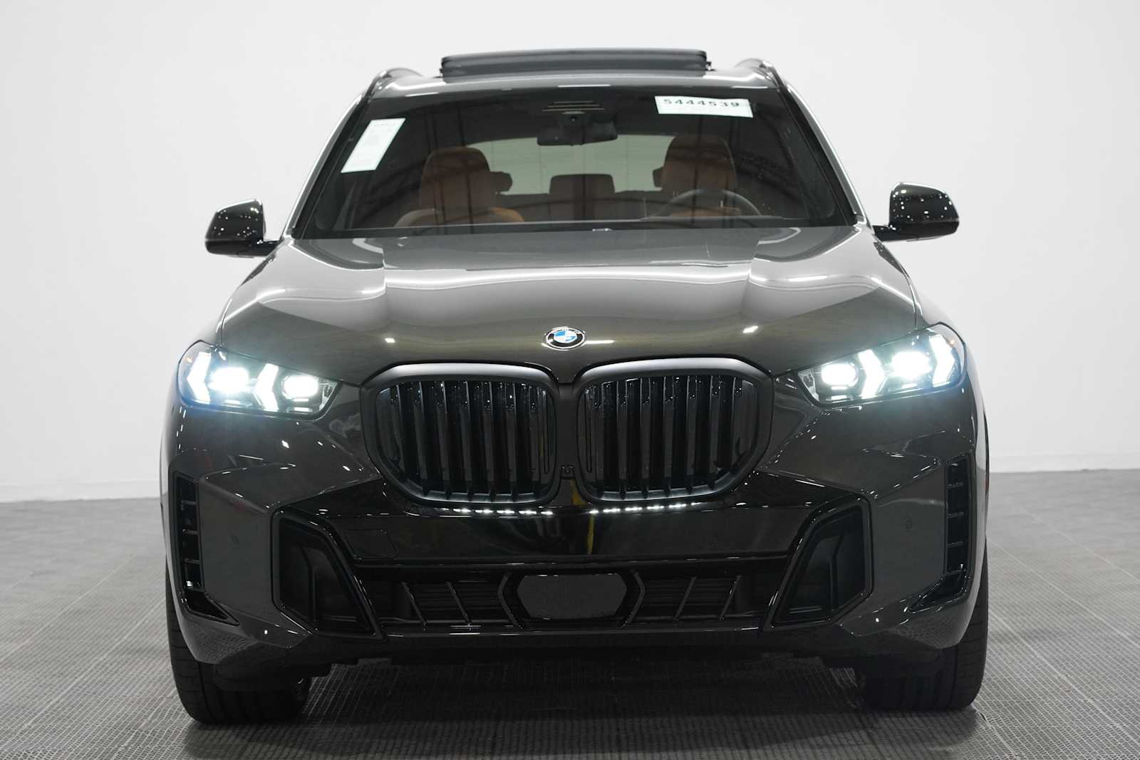 New 2026 Dravit Grey Metallic BMW xDrive40i image 2