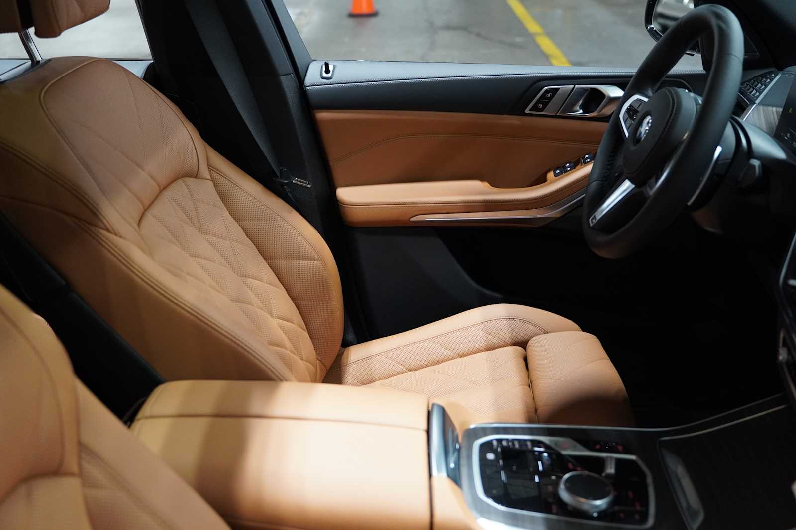 New 2026 Dravit Grey Metallic BMW xDrive40i image 8