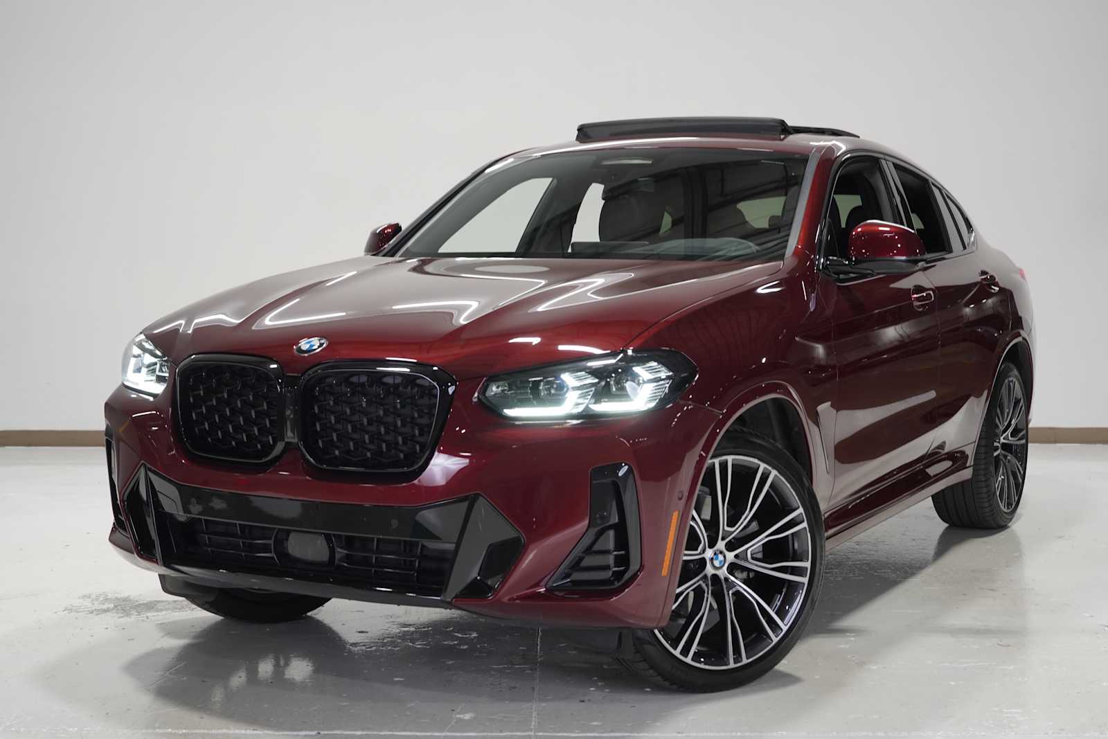 2025 BMW X4 30i's photo