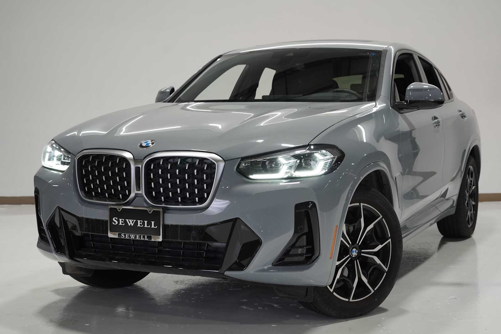 2025 BMW X4 30i's photo