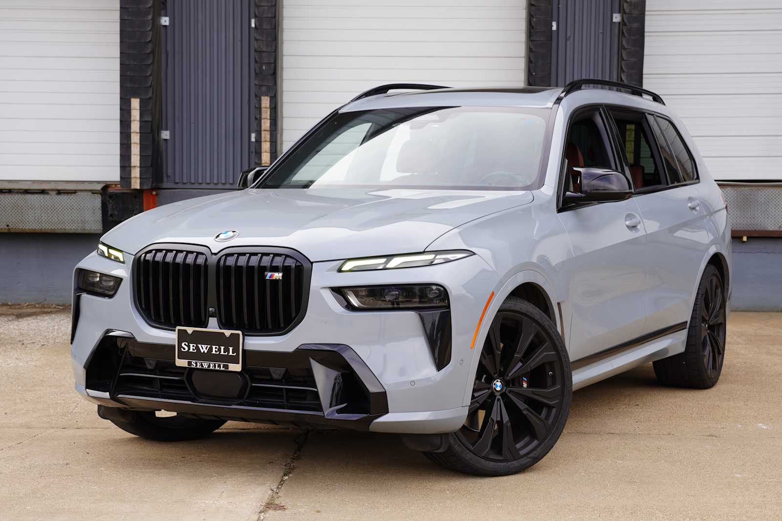 2023 BMW X7 M60i's photo