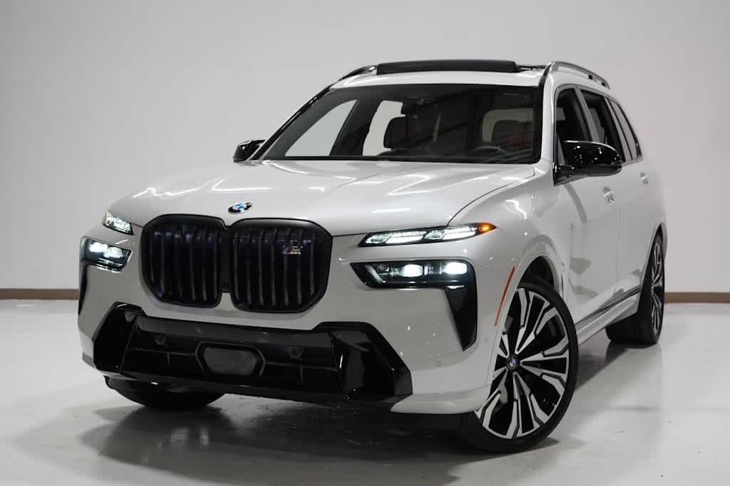 2025 BMW X7 M60i's photo