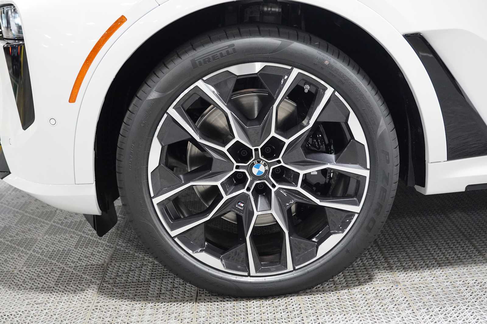 New 2027 Mineral White Metallic BMW M60i image 7