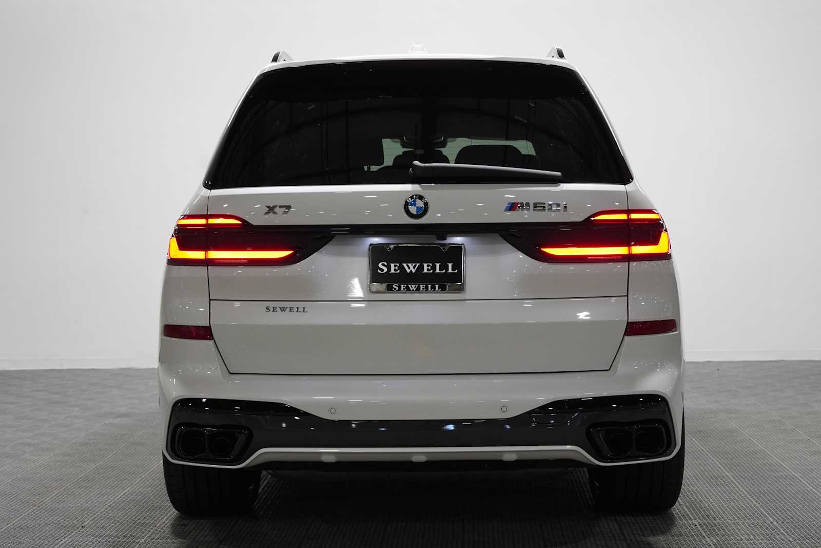 New 2027 Mineral White Metallic BMW M60i image 5