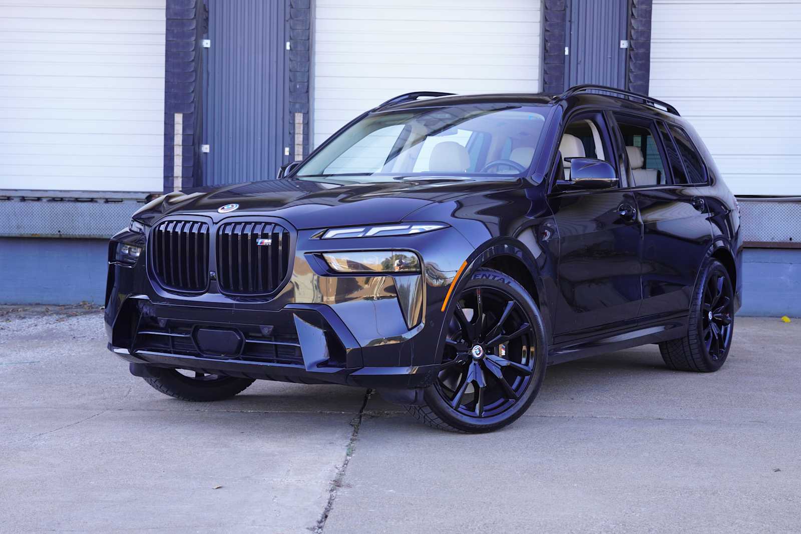 2023 BMW X7 M60i's photo