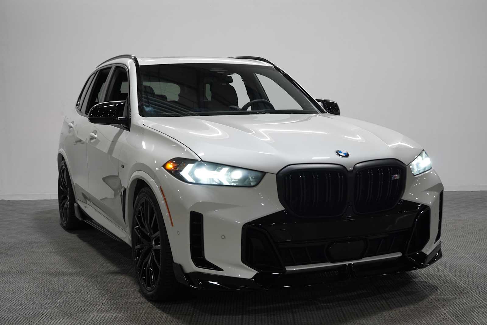 Used 2026 Mineral White Metallic BMW M60i image 3
