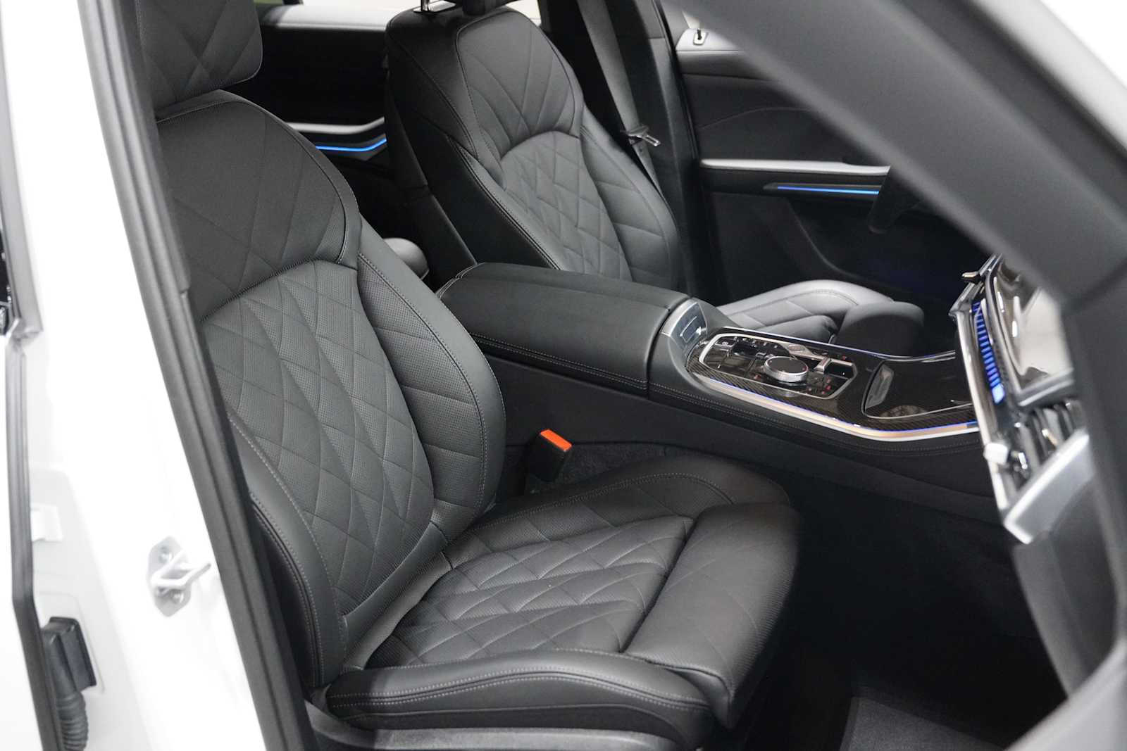 Used 2026 Mineral White Metallic BMW M60i image 12