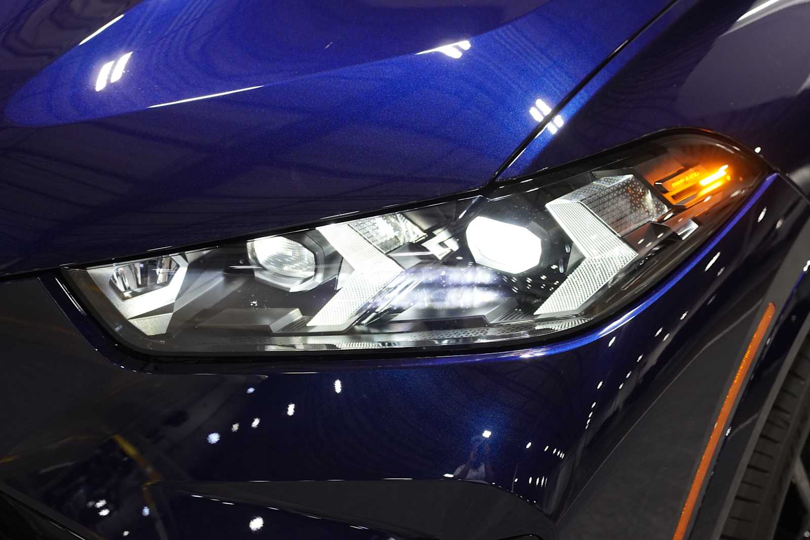 New 2026 Tanzanite Blue II Metallic BMW M60i image 6
