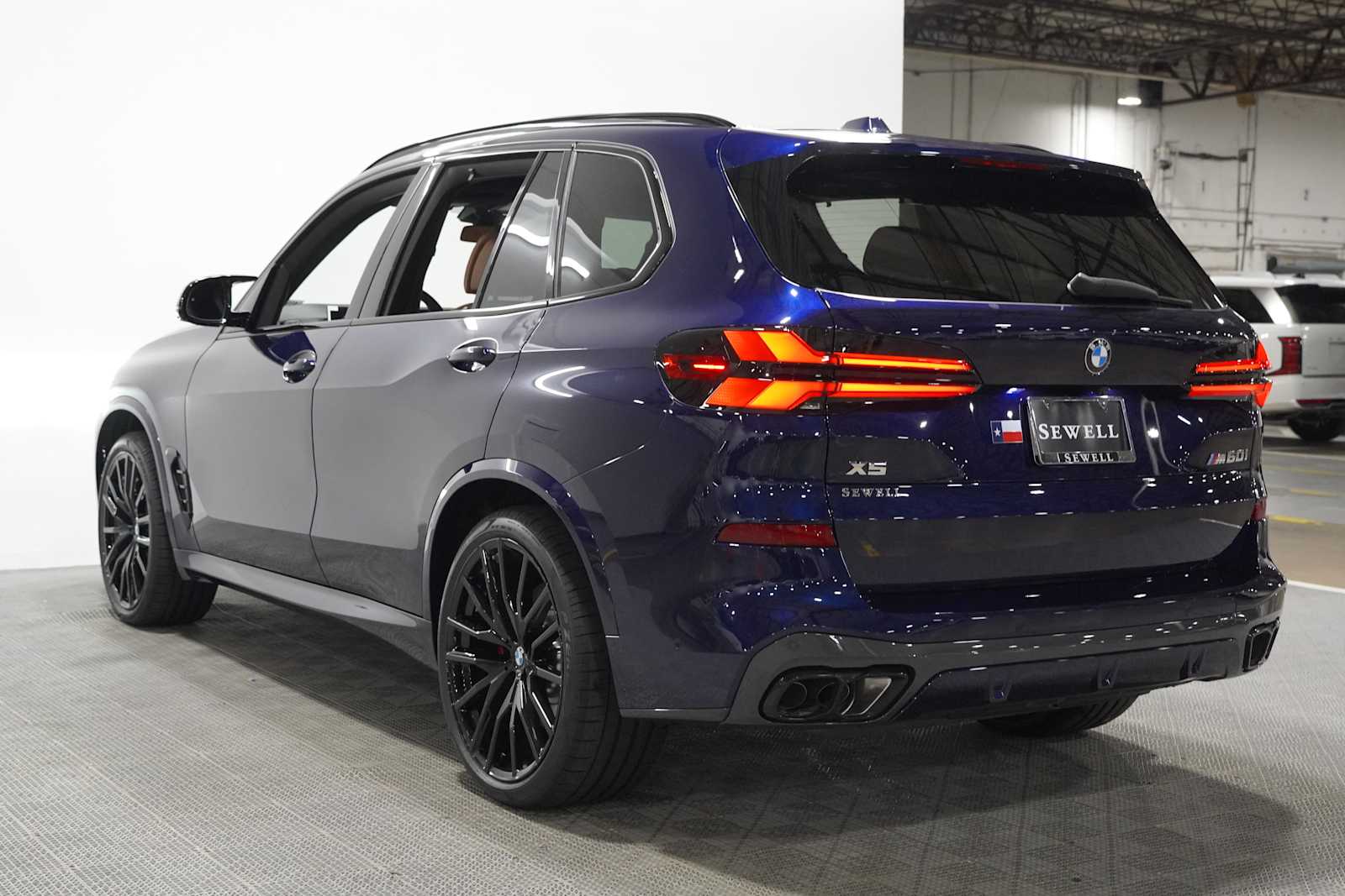 New 2026 Tanzanite Blue II Metallic BMW M60i image 4