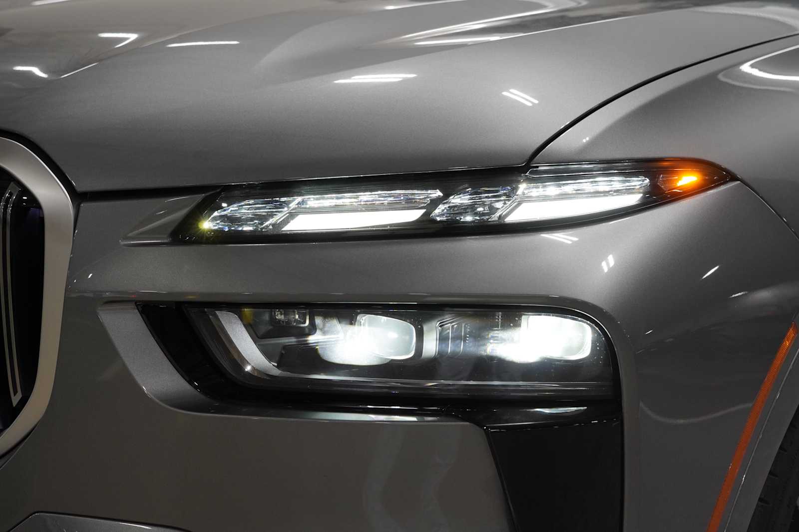 New 2026 Skyscraper Grey Metallic BMW ALPINA XB7 image 6
