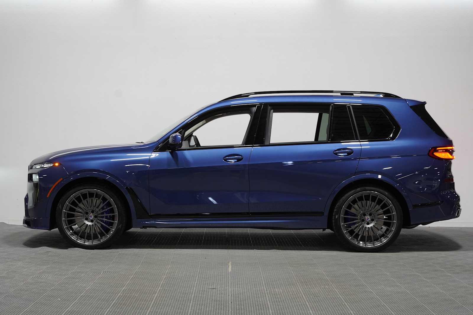 New 2026 ALPINA Blue Metallic BMW ALPINA XB7 image 3