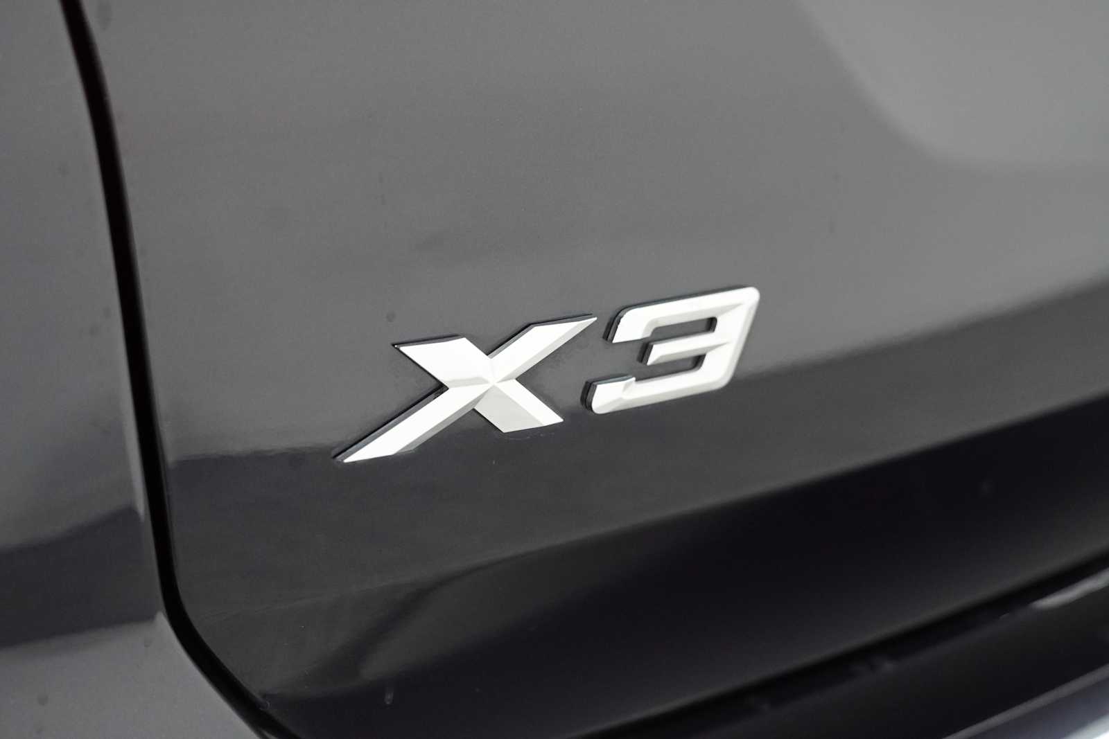 Used 2023 Carbon Black Metallic BMW xDrive30i image 9