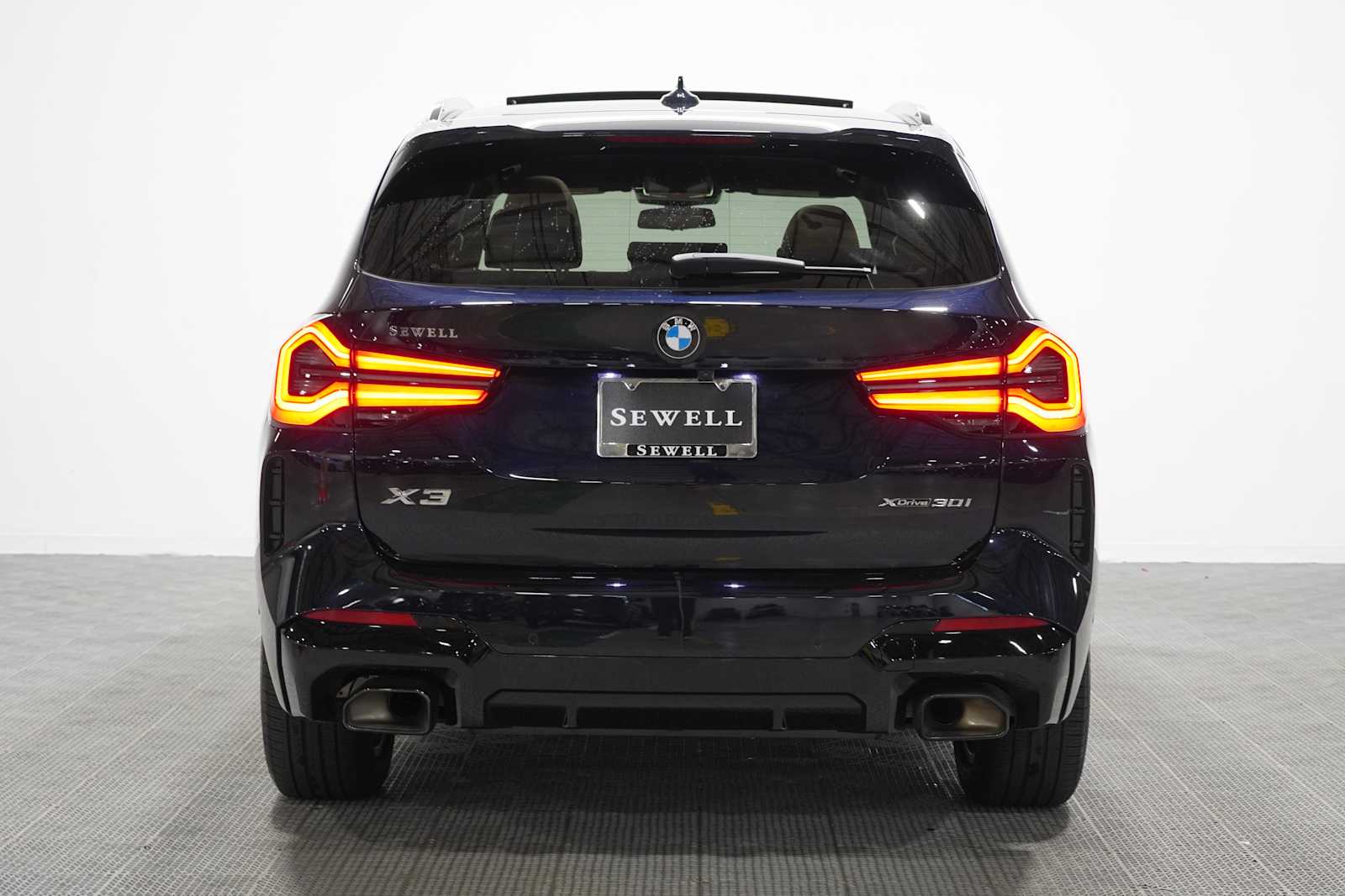 Used 2023 Carbon Black Metallic BMW xDrive30i image 5