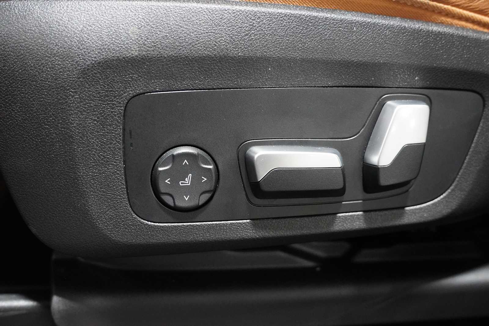 Used 2023 Carbon Black Metallic BMW xDrive30i image 13