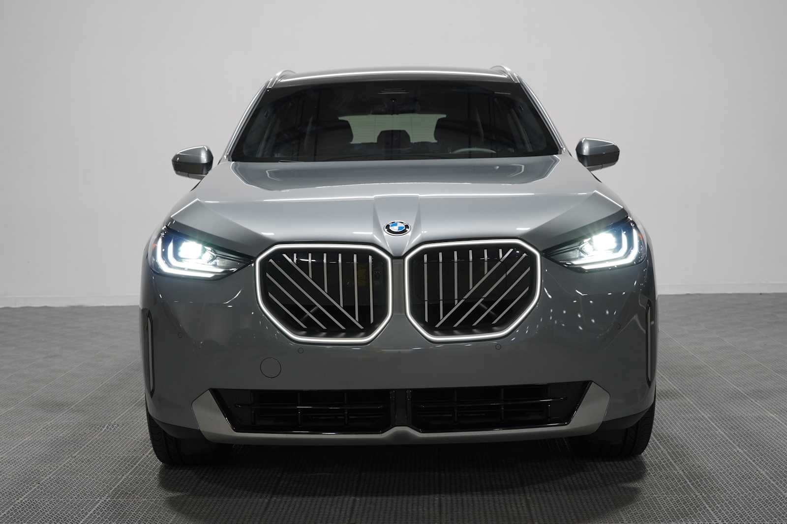 Used 2026 Skyscraper Grey Metallic BMW 30 xDrive image 2