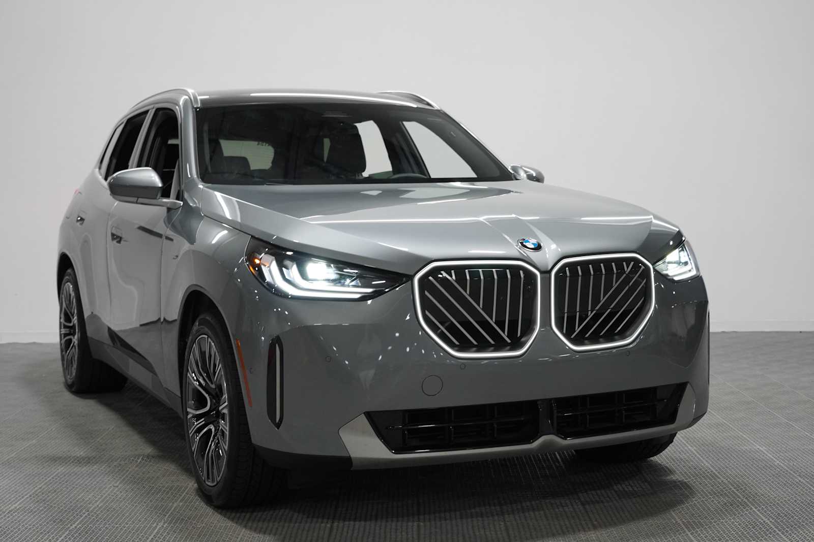 Used 2026 Skyscraper Grey Metallic BMW 30 xDrive image 3