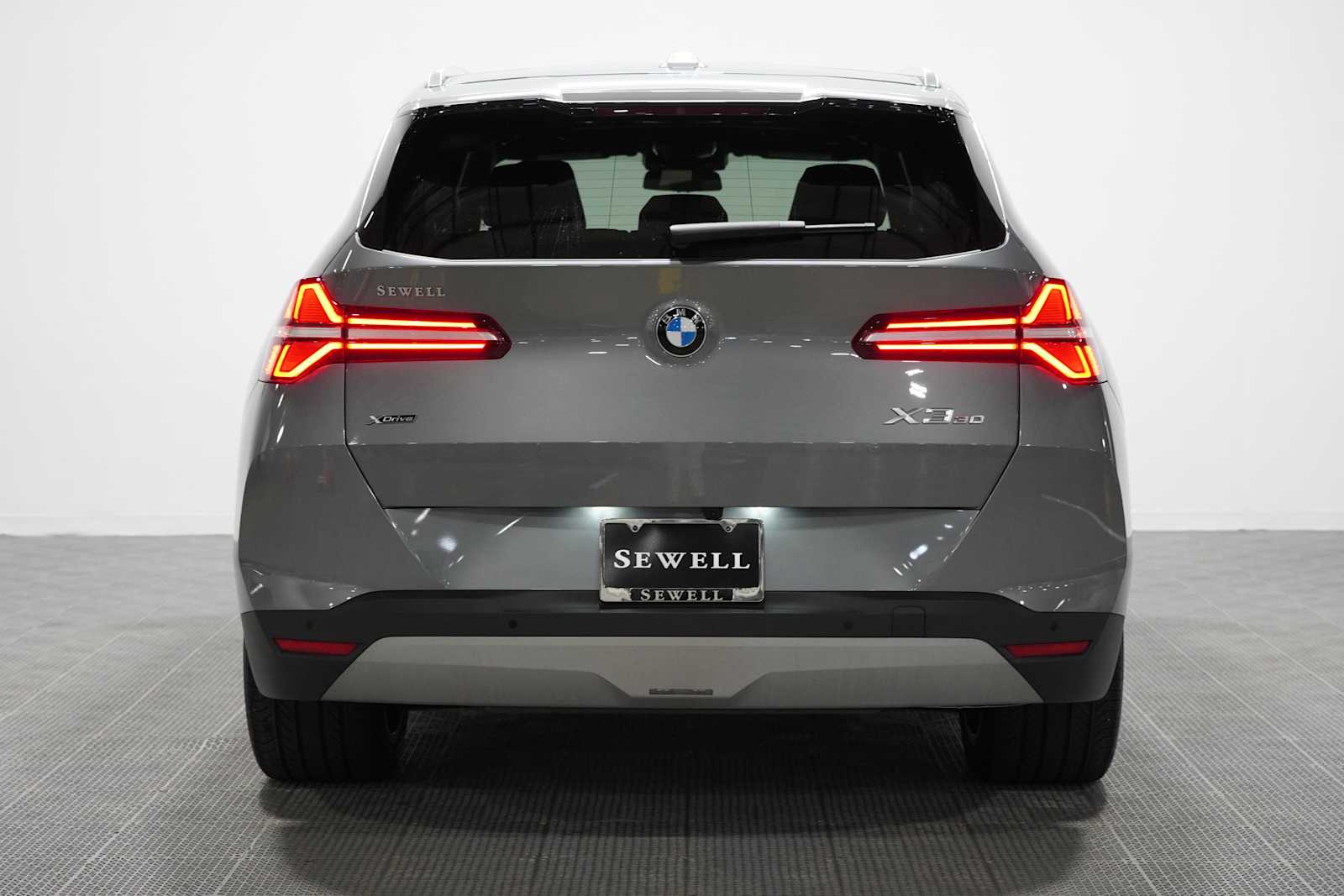 Used 2026 Skyscraper Grey Metallic BMW 30 xDrive image 5