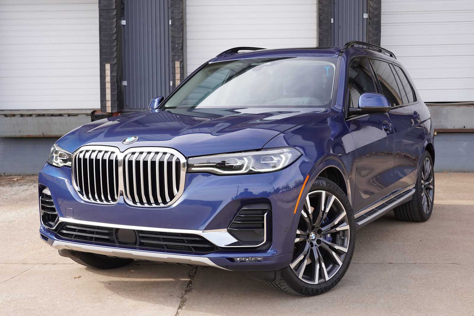 2022 BMW X7 40i's photo