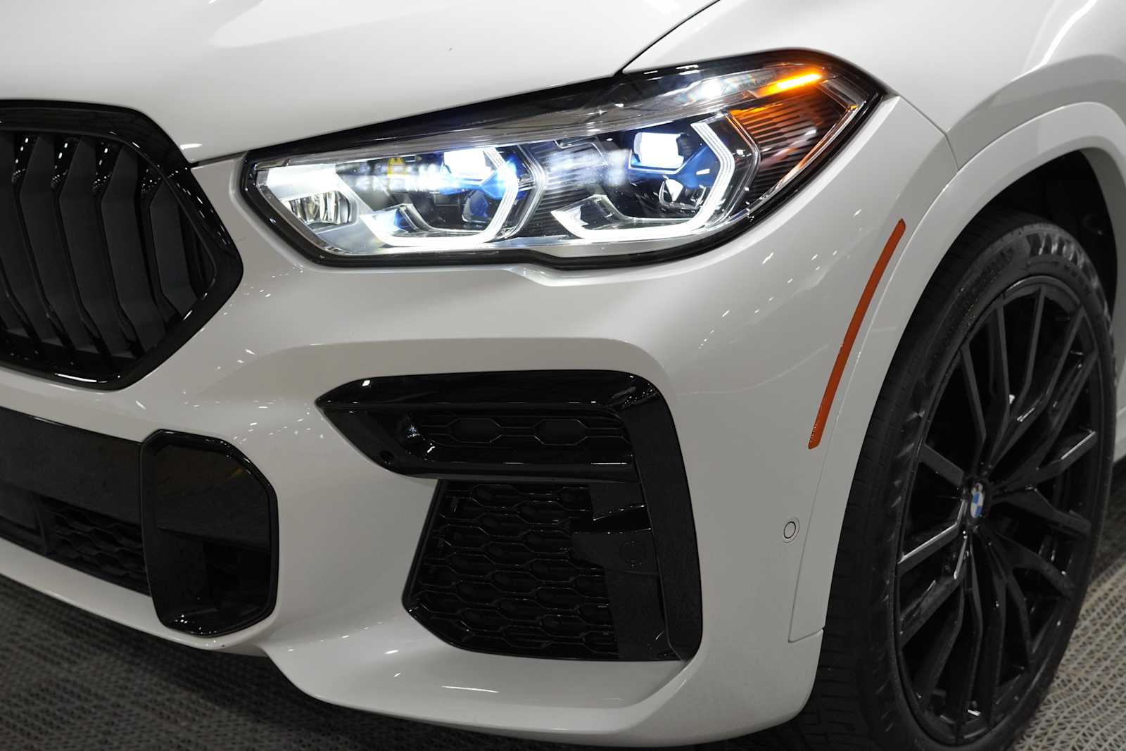 Used 2023 Mineral White Metallic BMW M50i image 7