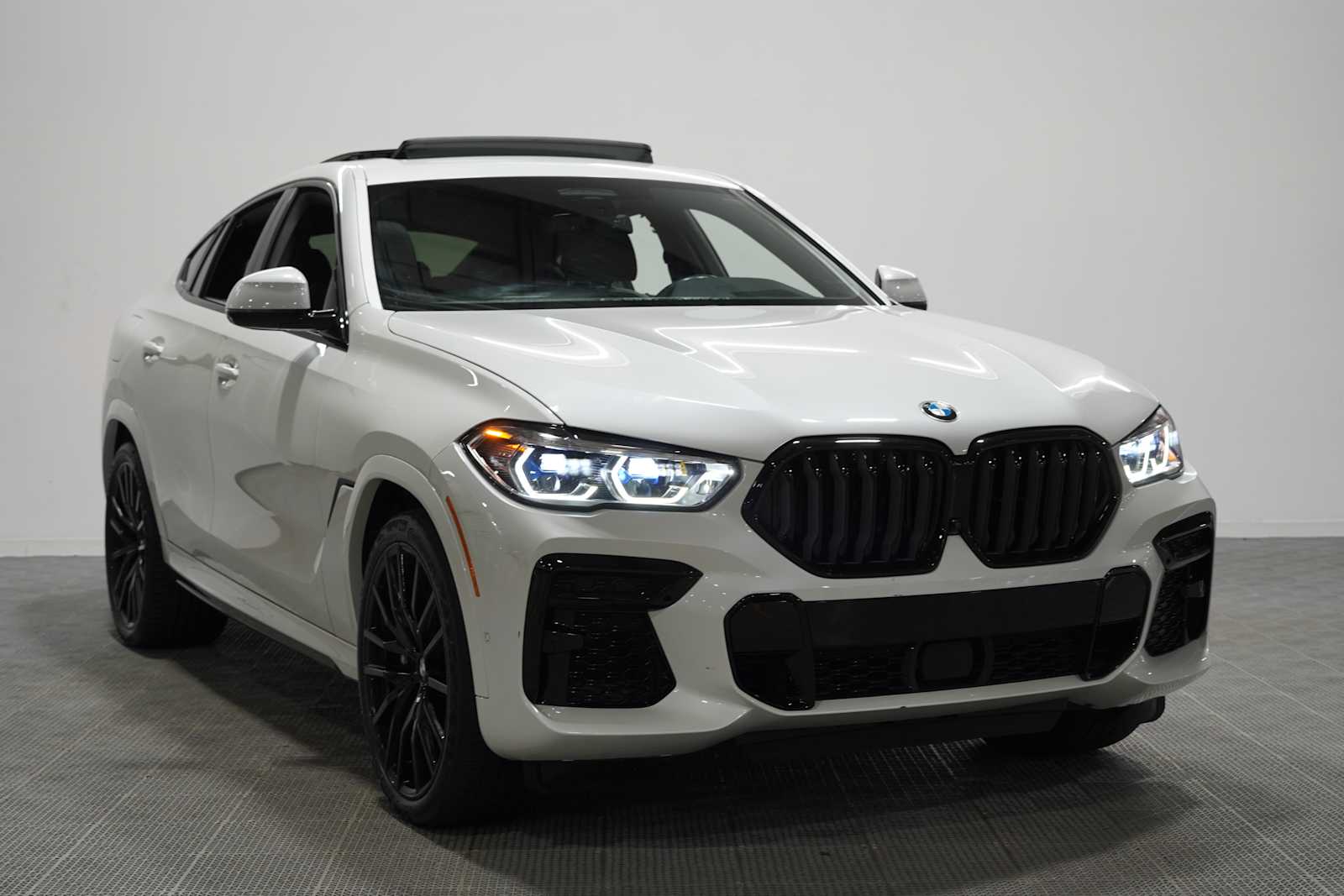 Used 2023 Mineral White Metallic BMW M50i image 3