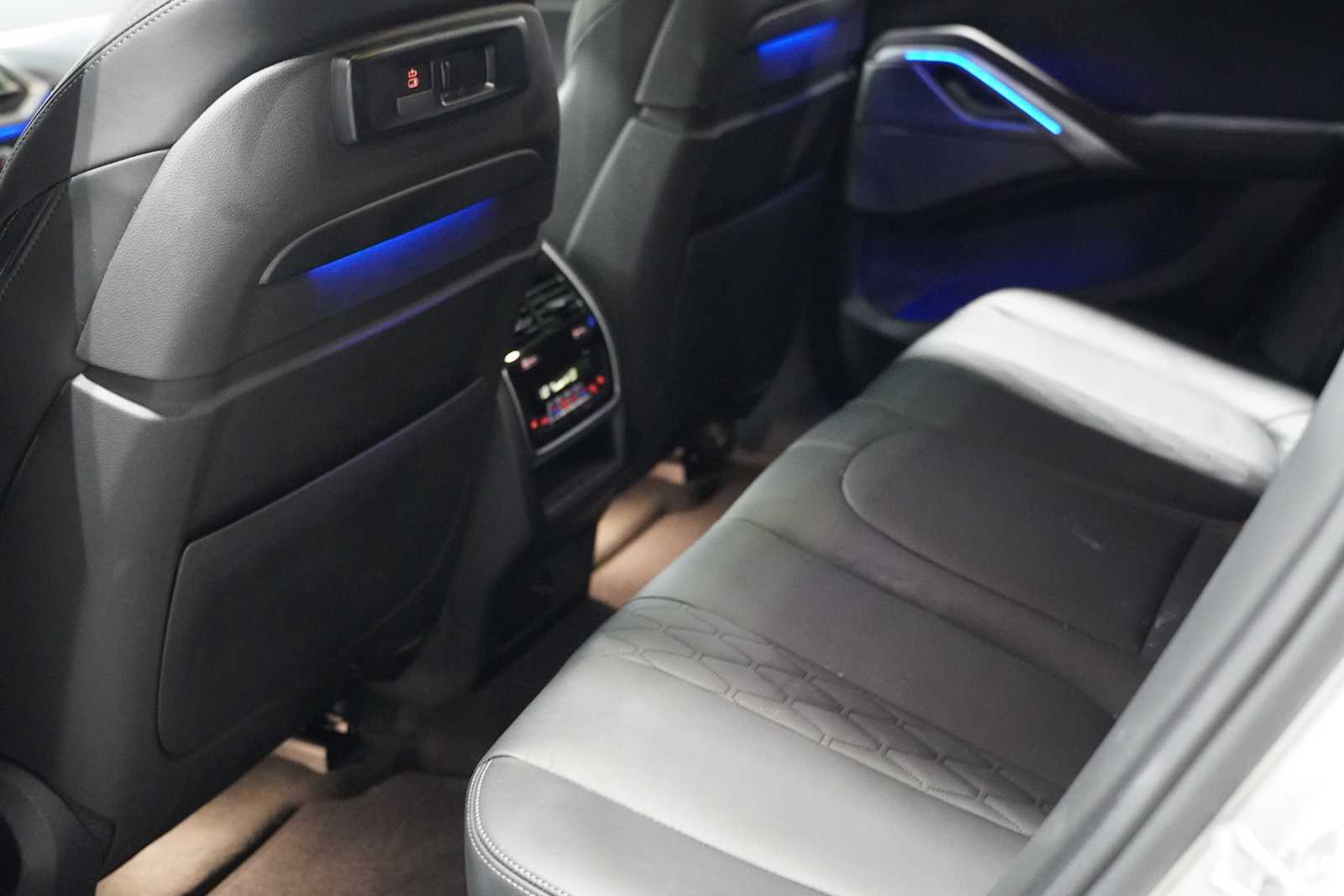 Used 2023 Mineral White Metallic BMW M50i image 22