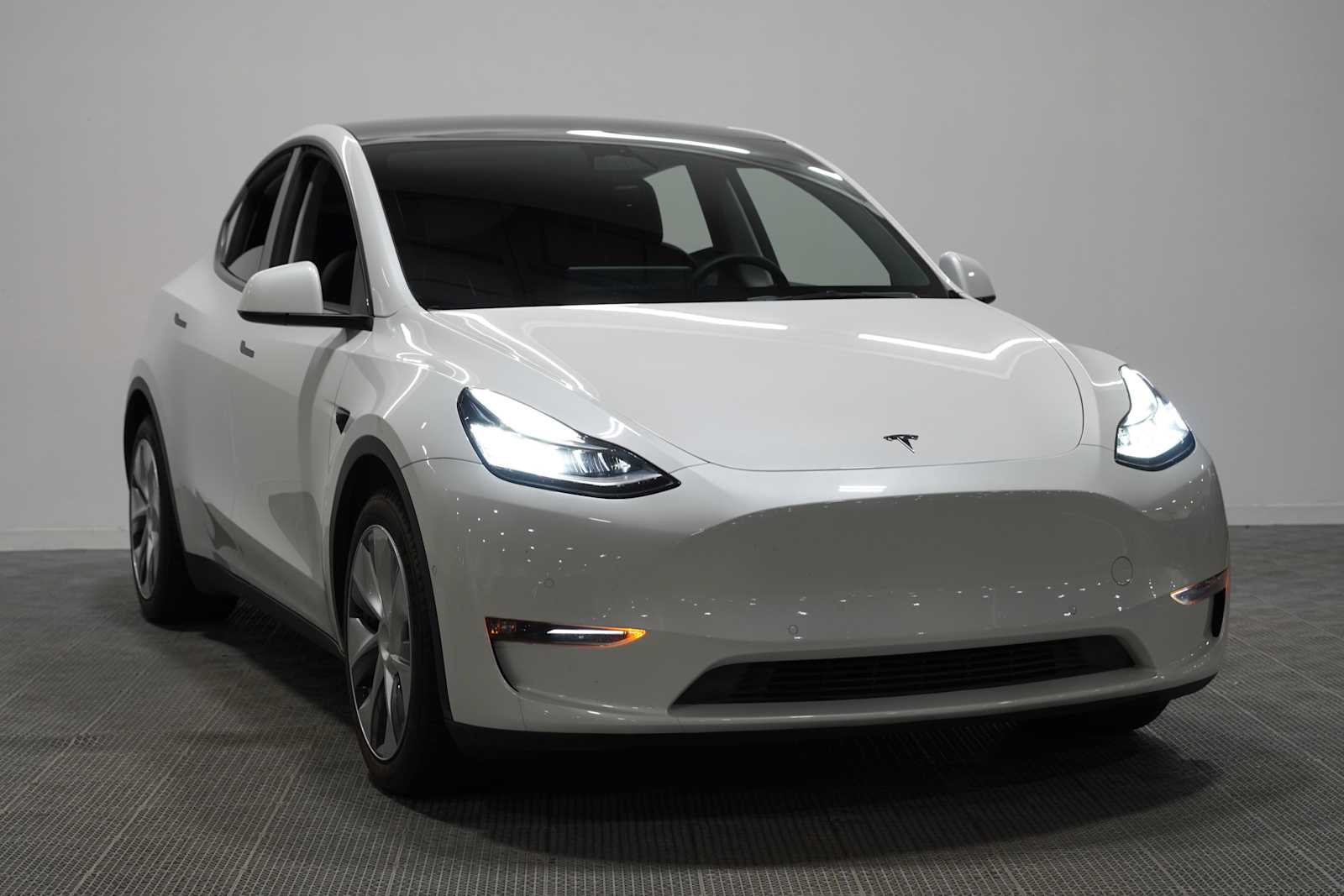 Used 2021 Pearl White Multi-Coat Tesla Long Range image 3