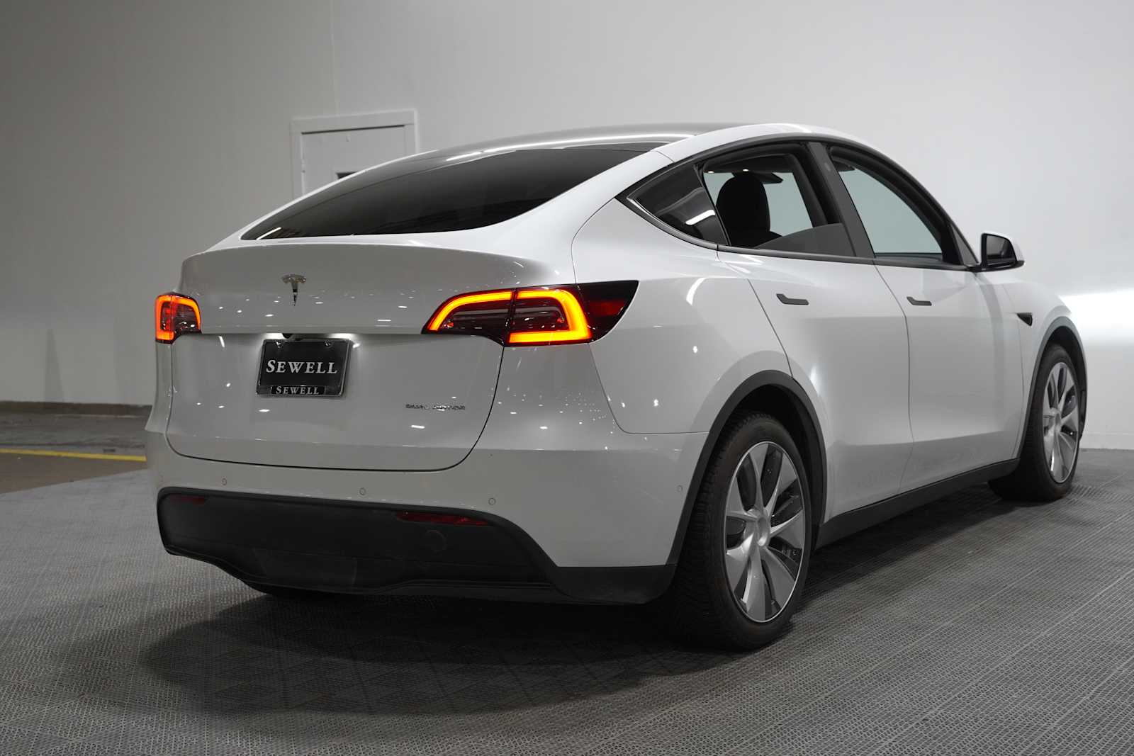 Used 2021 Pearl White Multi-Coat Tesla Long Range image 4