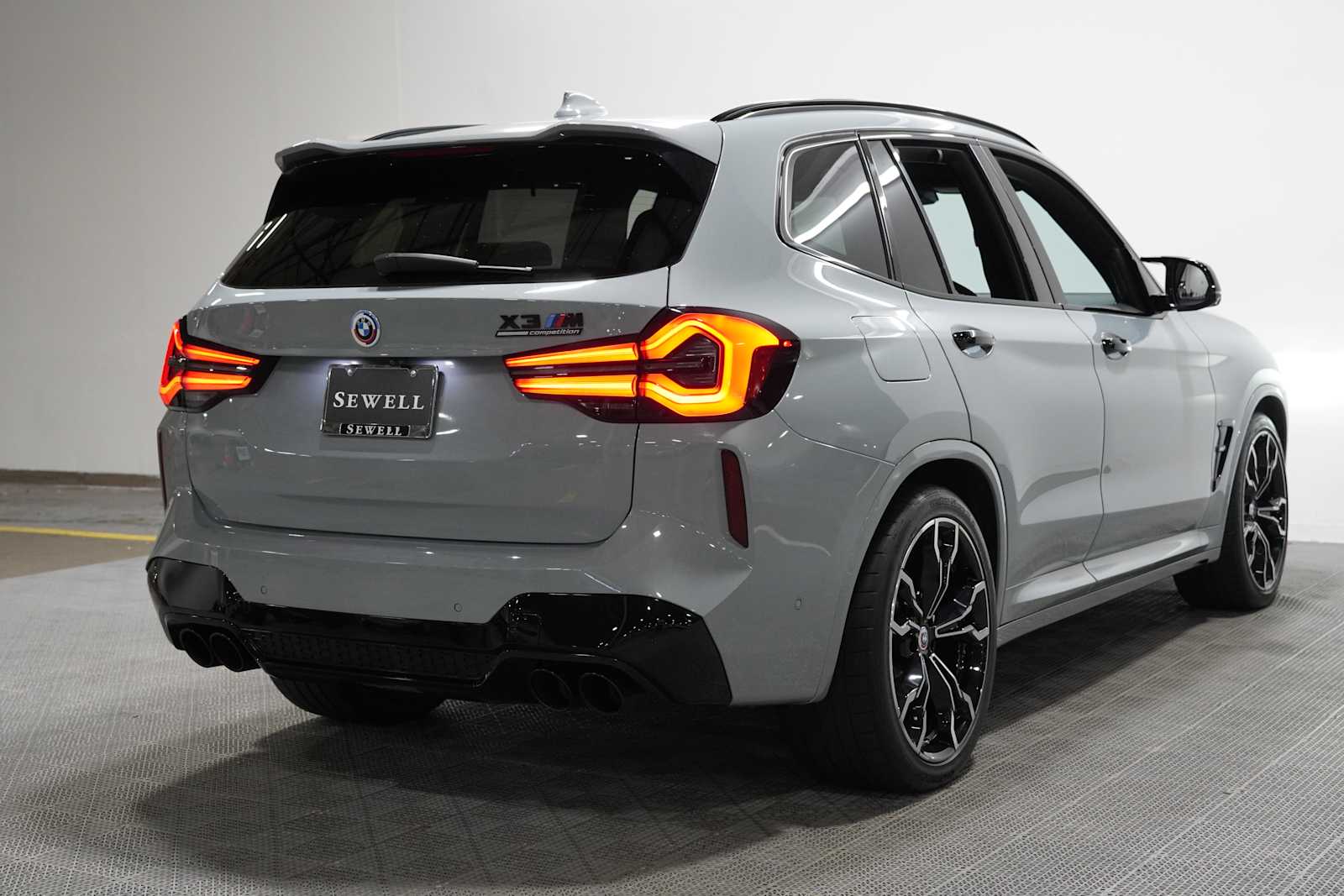 Used 2023 Brooklyn Grey Metallic BMW  image 4