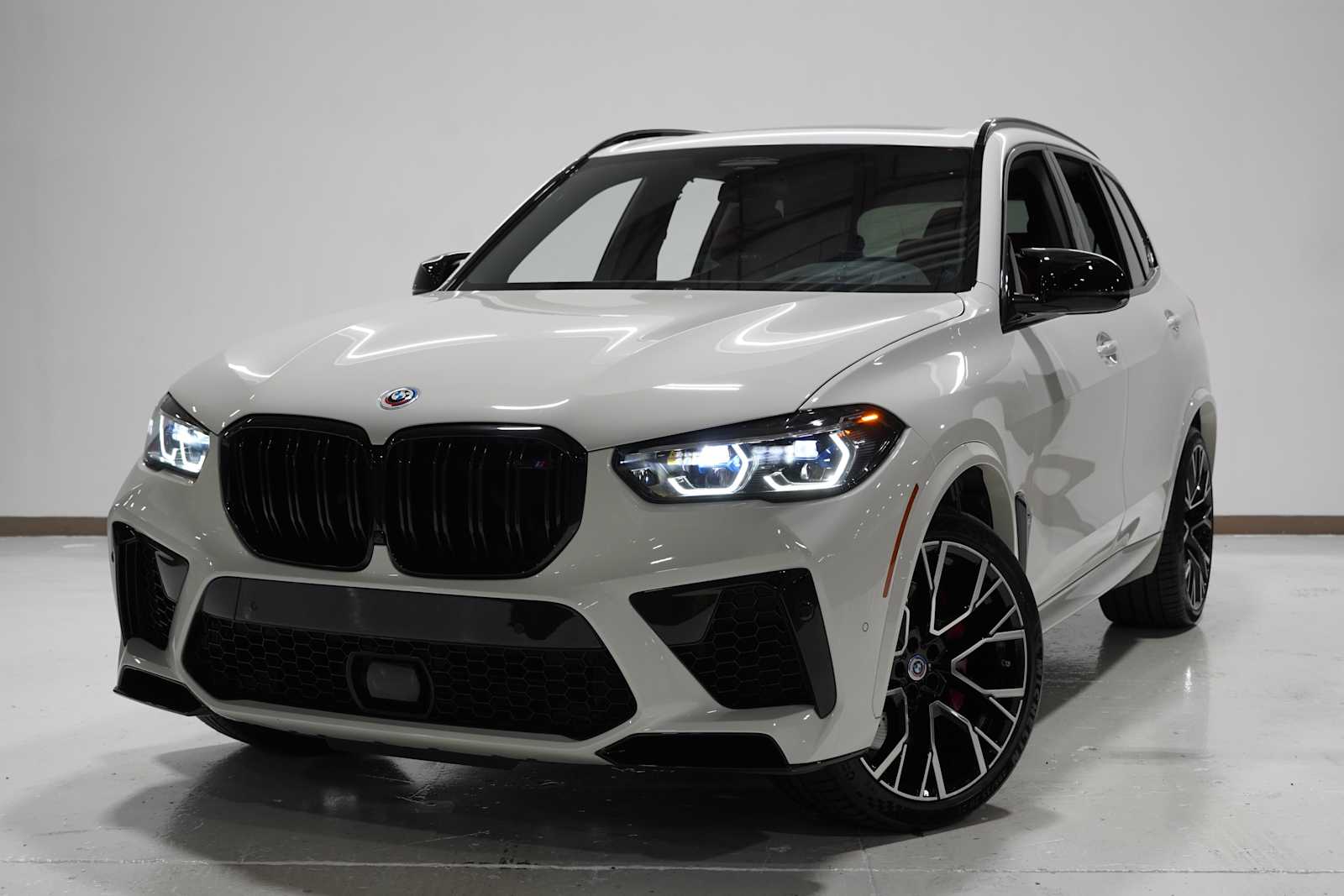 2022 BMW X5 M Base's photo