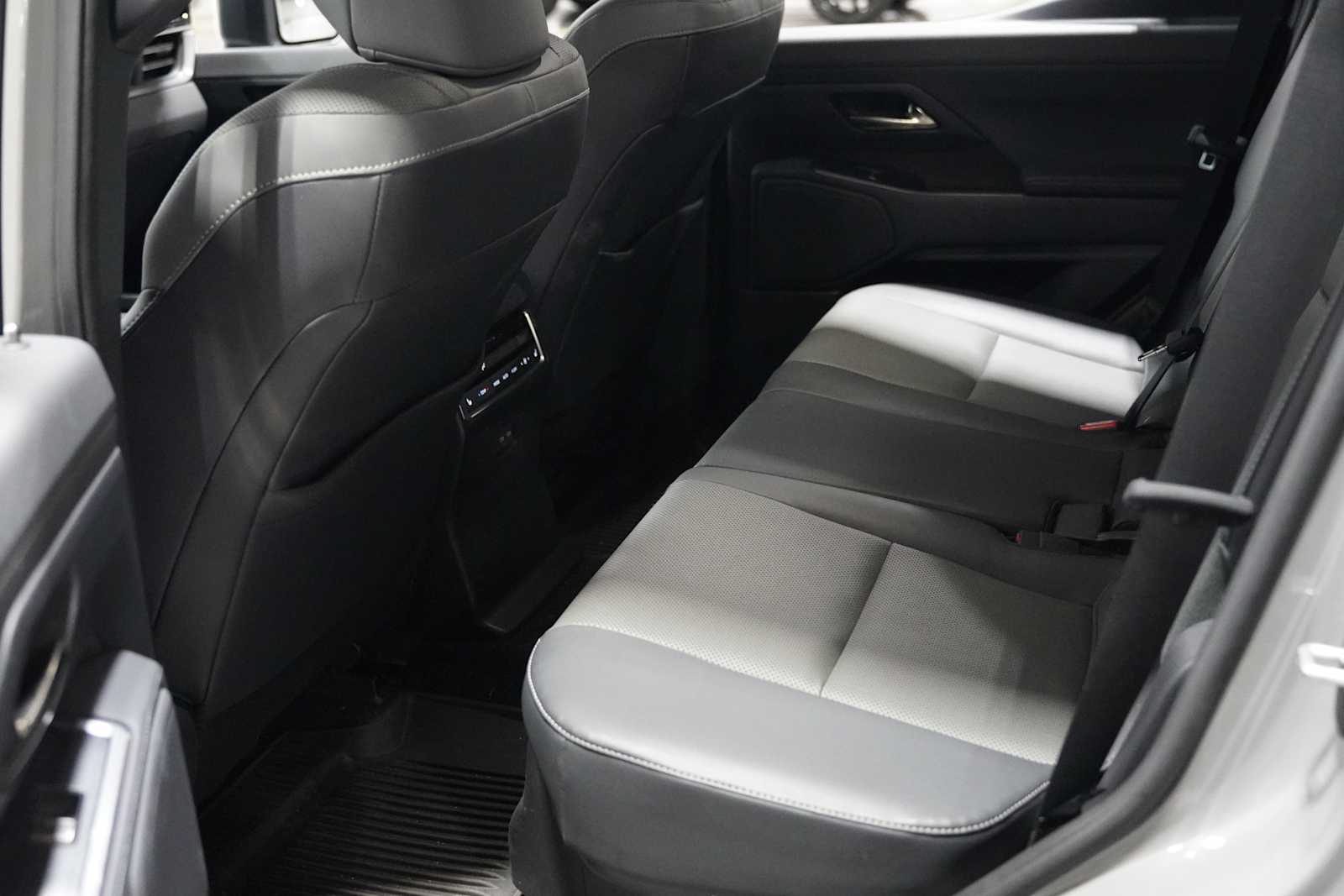 Used 2025 Incognito Lexus Premium+ image 21