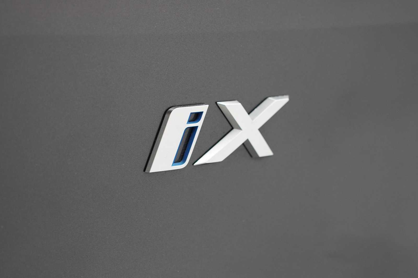 Certified Used 2023 Dark Graphite Metallic BMW xDrive50 image 9