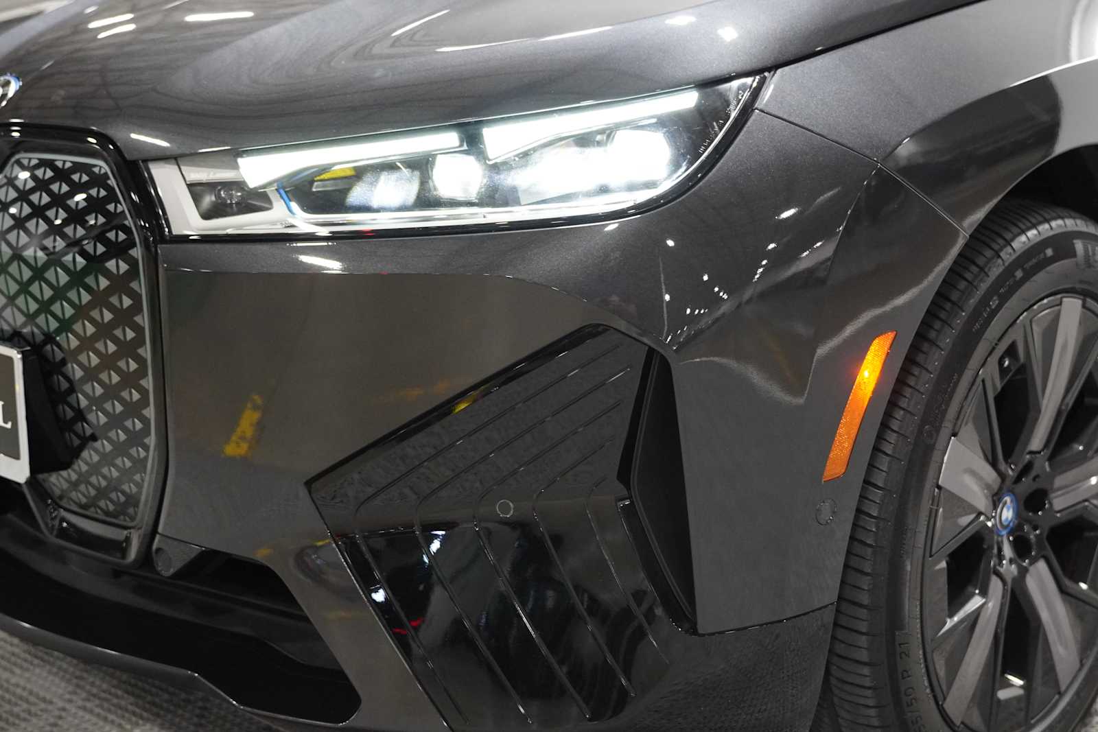 Certified Used 2023 Dark Graphite Metallic BMW xDrive50 image 7