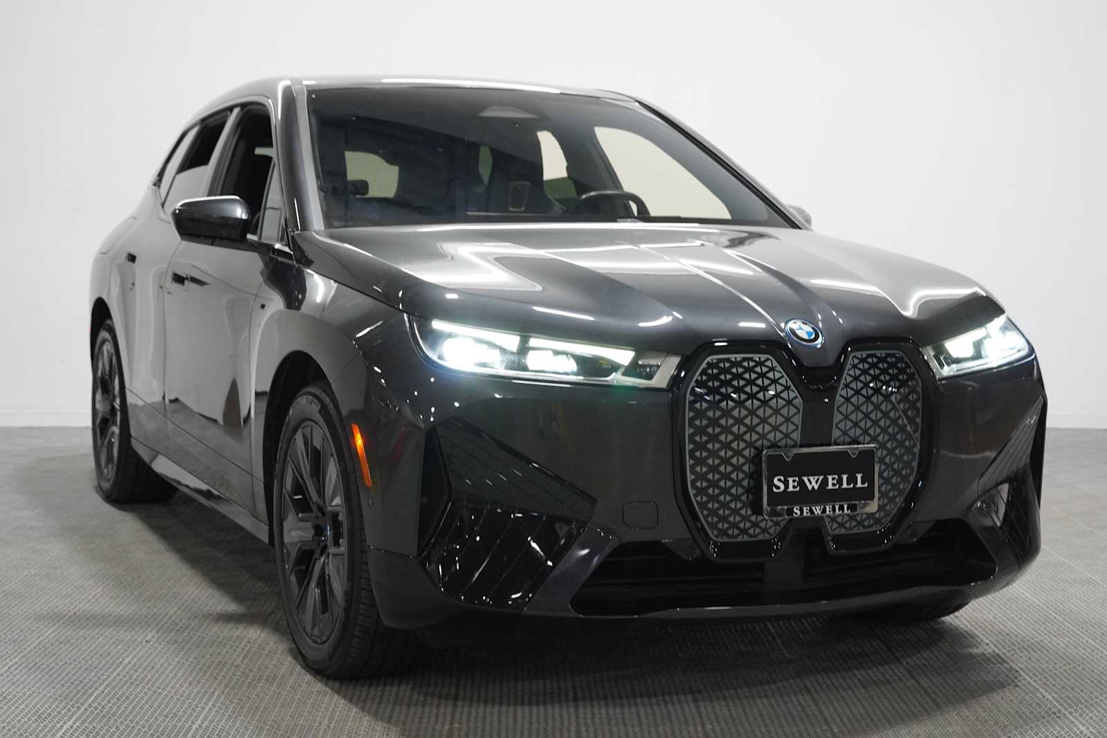 Certified Used 2023 Dark Graphite Metallic BMW xDrive50 image 3