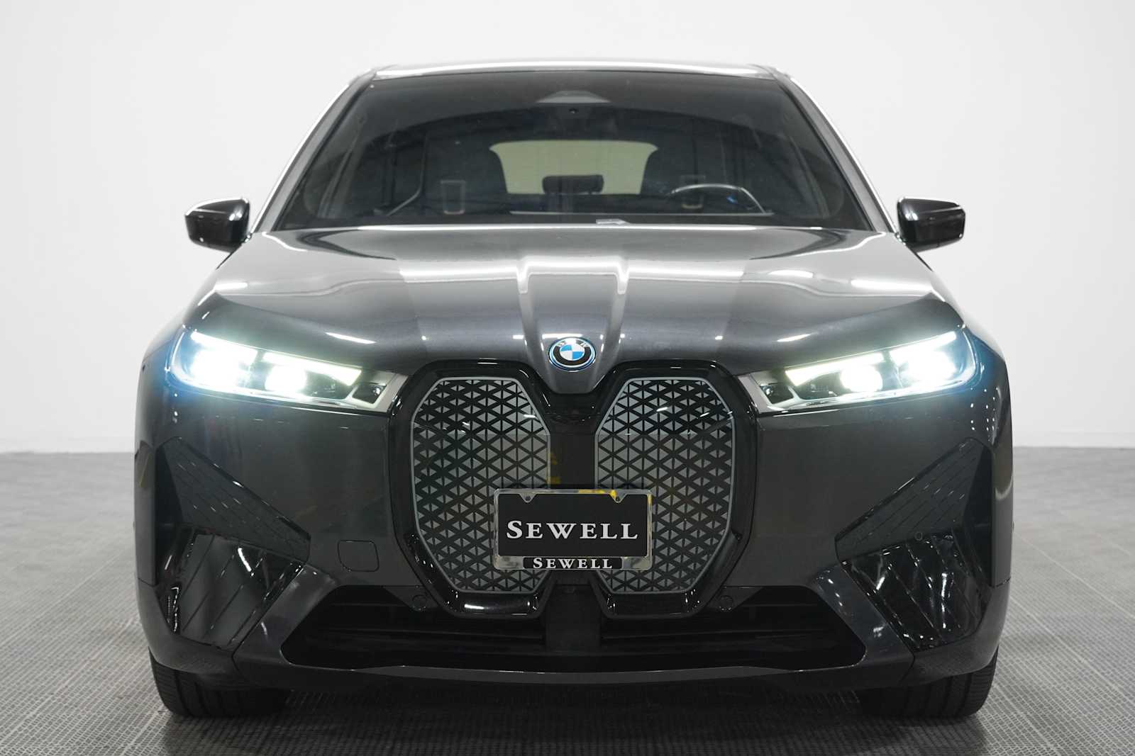 Certified Used 2023 Dark Graphite Metallic BMW xDrive50 image 2
