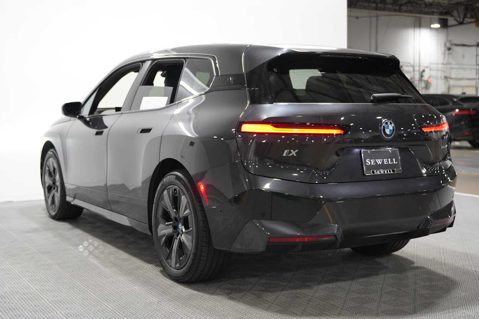 Certified Used 2023 Dark Graphite Metallic BMW xDrive50 image 6