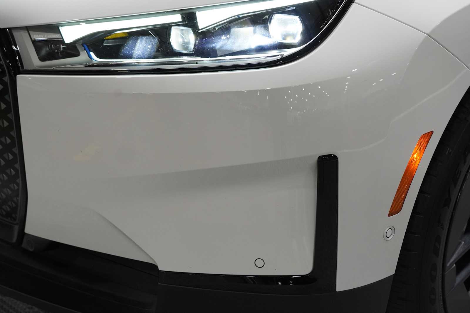 Used 2024 Alpine White BMW xDrive50 image 7