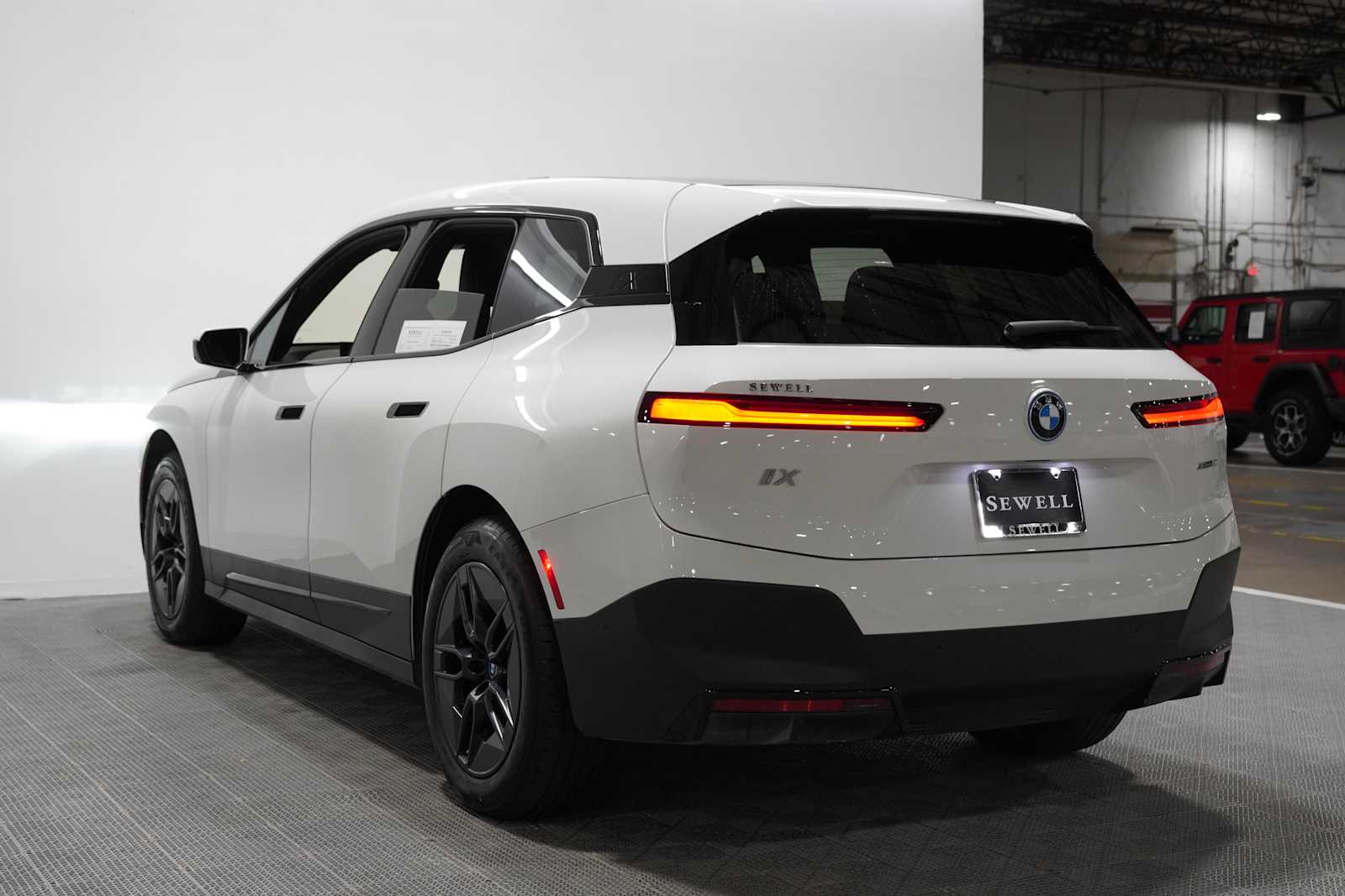Used 2024 Alpine White BMW xDrive50 image 6