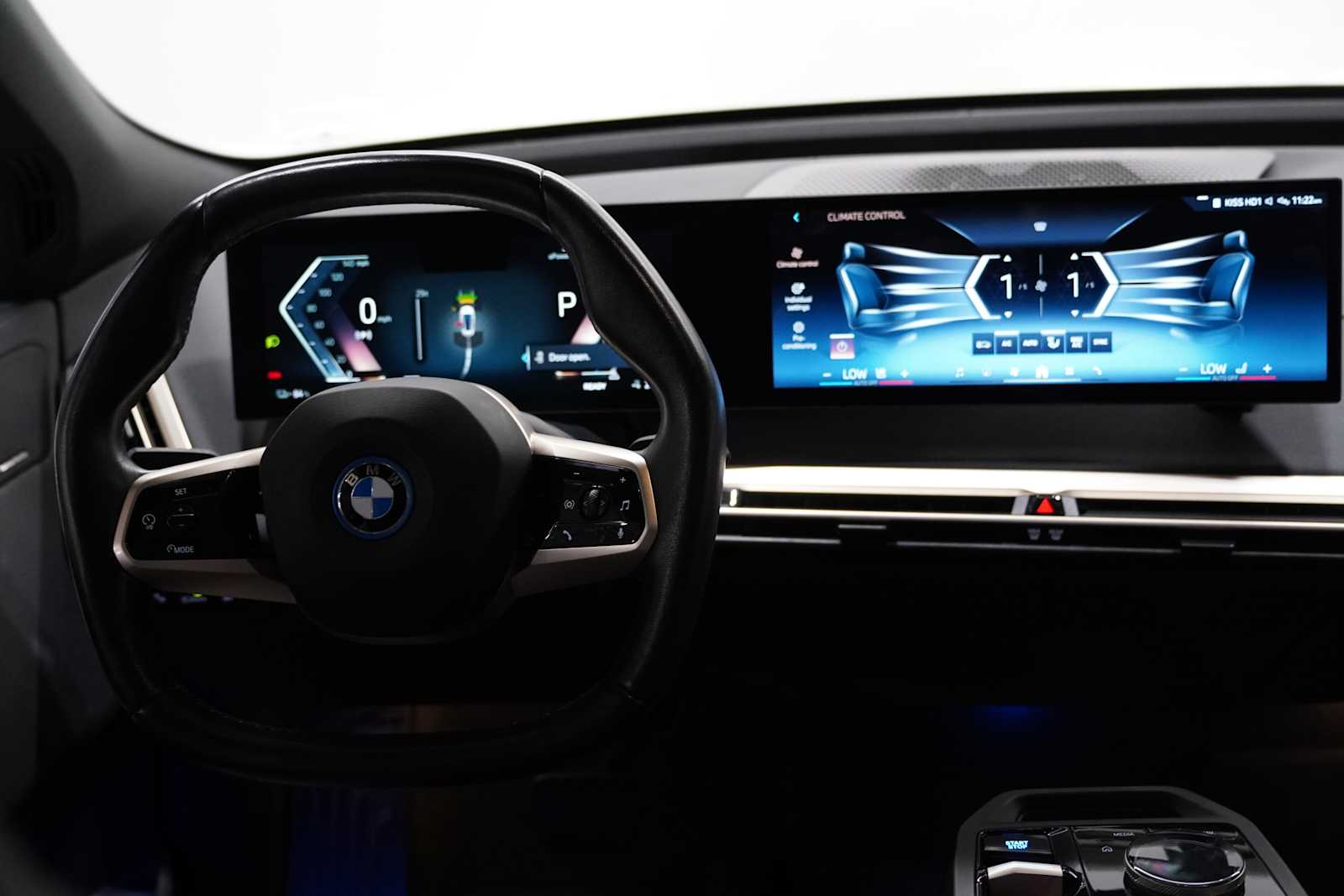 Used 2024 Alpine White BMW xDrive50 image 21