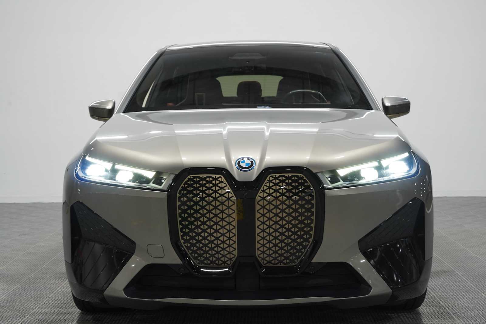 Certified Used 2024 Oxide Grey Metallic BMW M60 image 7