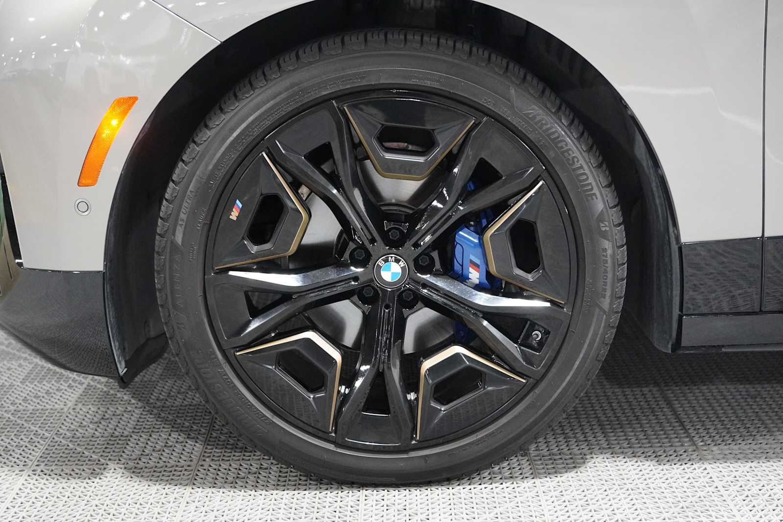 Certified Used 2024 Oxide Grey Metallic BMW M60 image 9