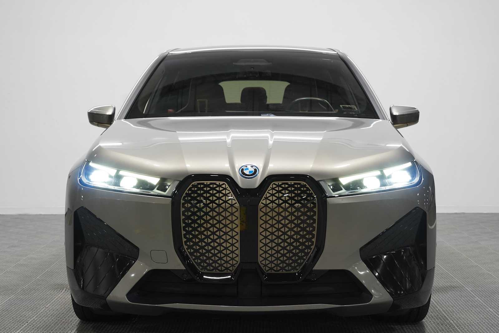 Certified Used 2024 Oxide Grey Metallic BMW M60 image 2