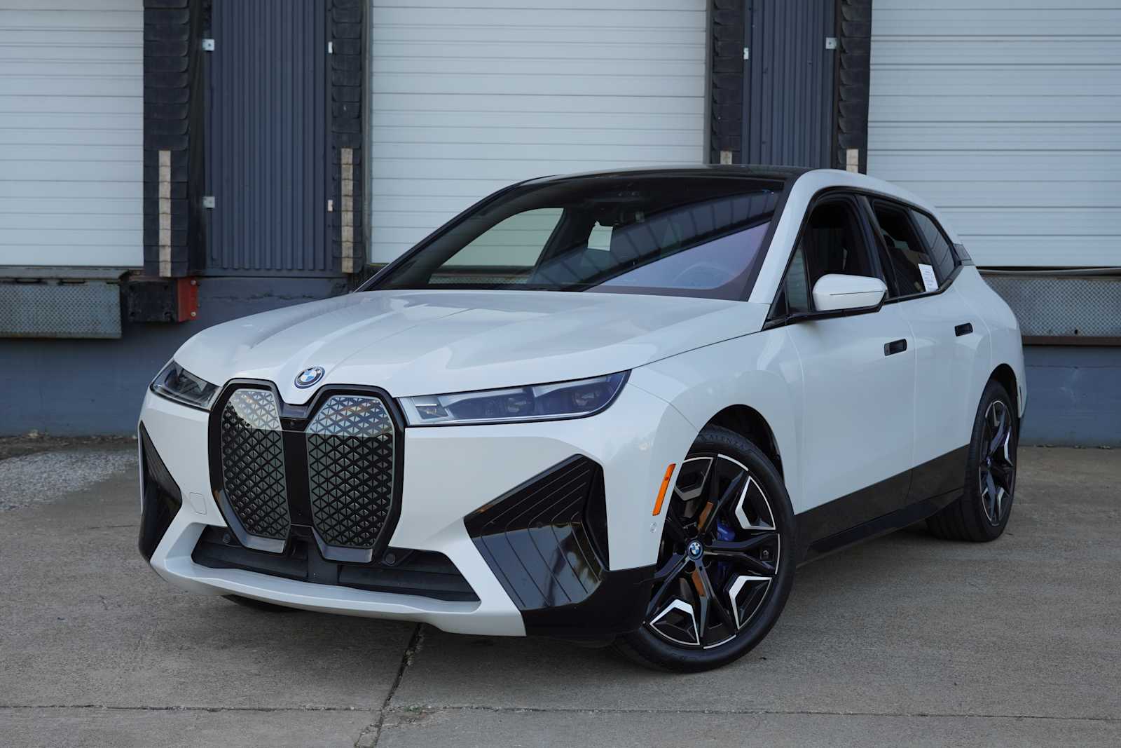 2023 BMW iX Base's photo