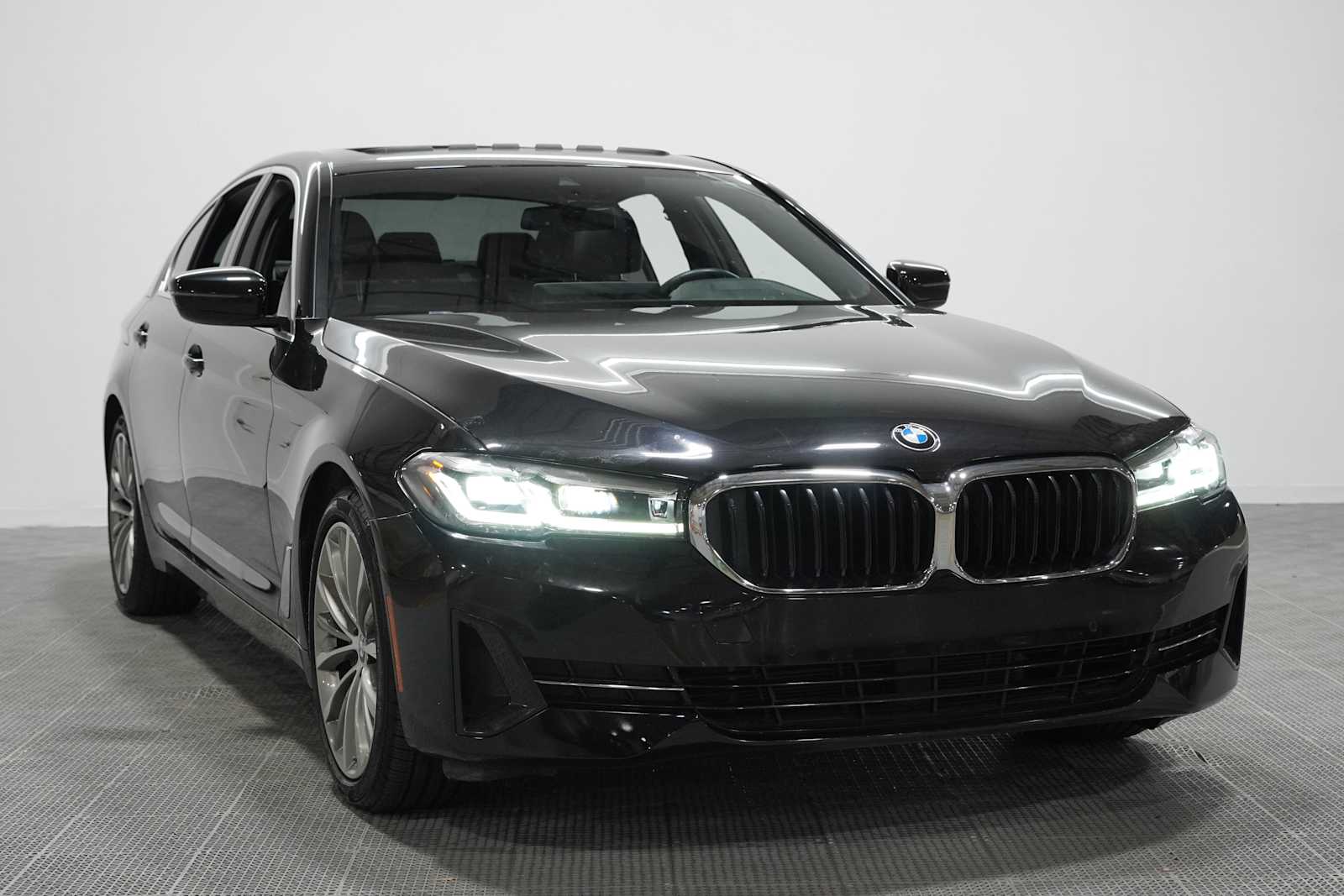 Certified Used 2022 Black Sapphire Metallic BMW 530i xDrive image 3