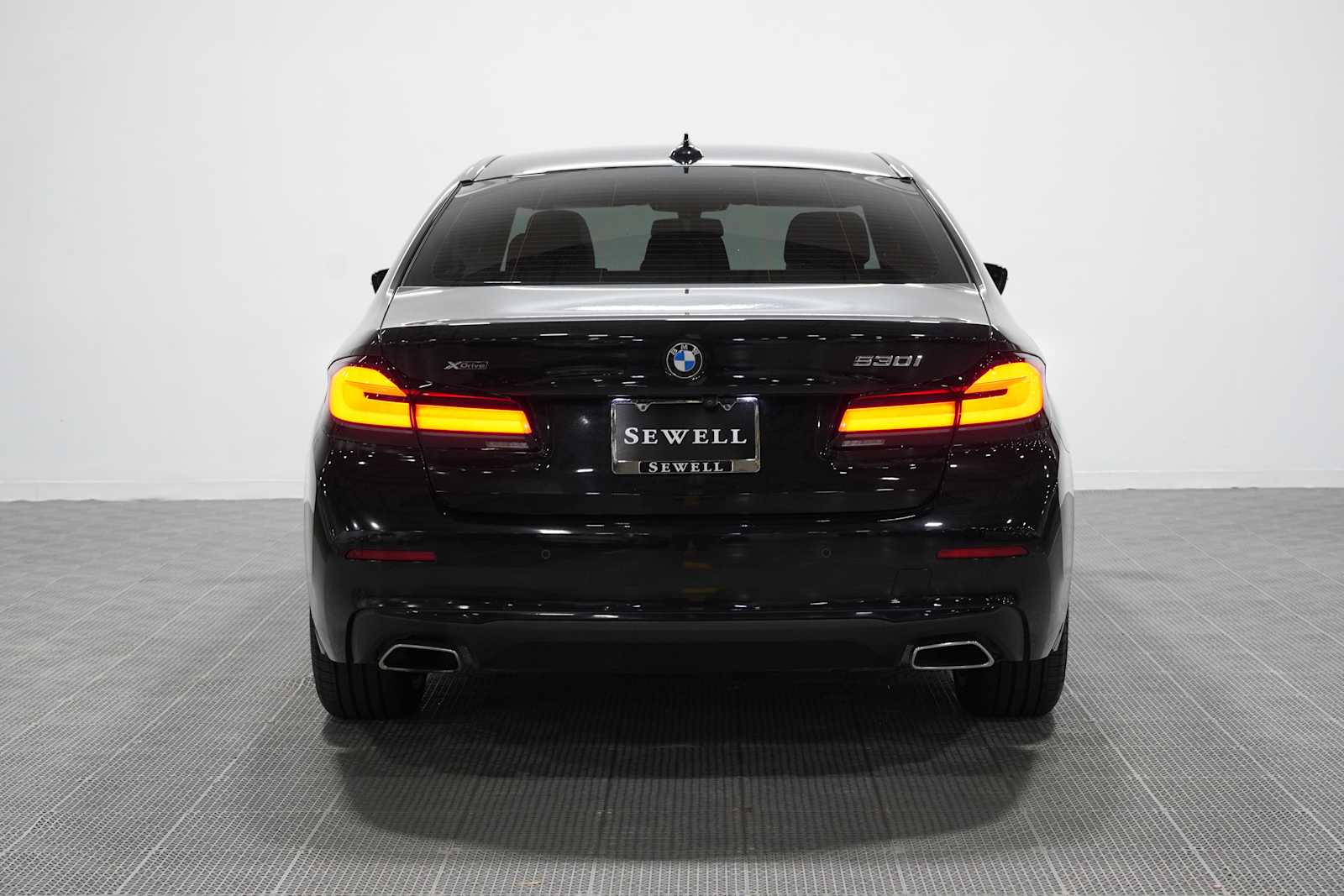 Certified Used 2022 Black Sapphire Metallic BMW 530i xDrive image 5