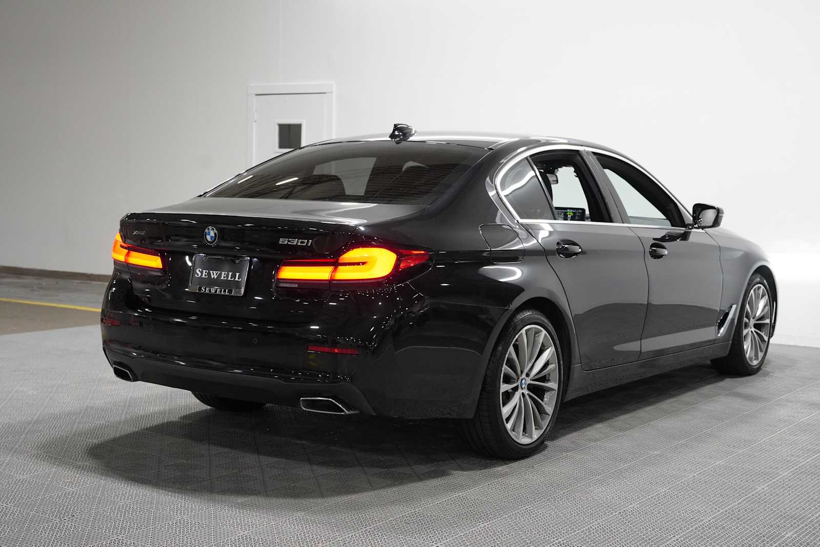 Certified Used 2022 Black Sapphire Metallic BMW 530i xDrive image 4