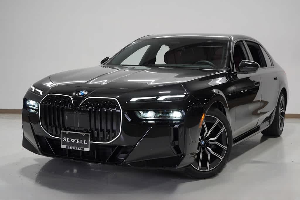 2025 BMW 7 Series 740i's photo