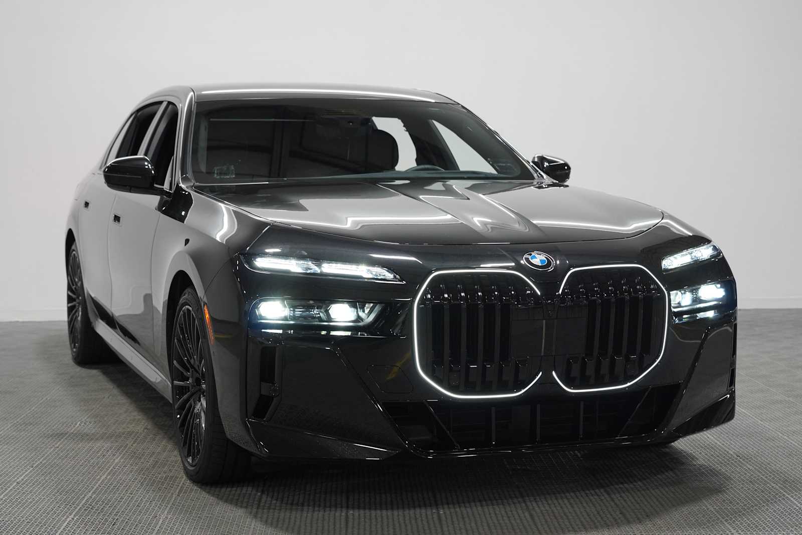 Certified Used 2026 Black Sapphire Metallic BMW 760i xDrive image 3