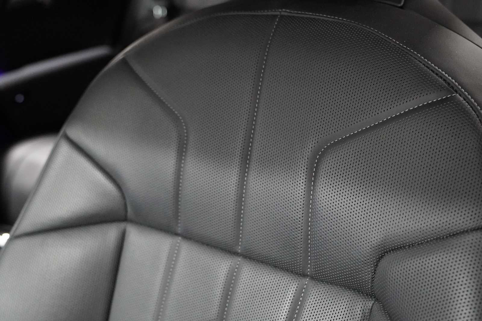 Certified Used 2026 Black Sapphire Metallic BMW 760i xDrive image 12