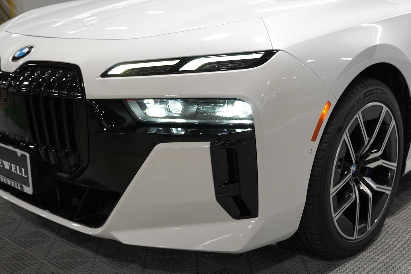 Certified Used 2023 Mineral White Metallic BMW 760i xDrive image 7