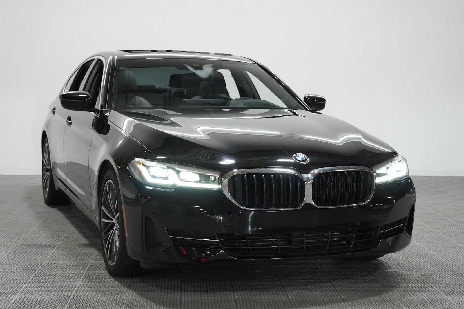 Used 2023 Jet Black BMW 530i image 3